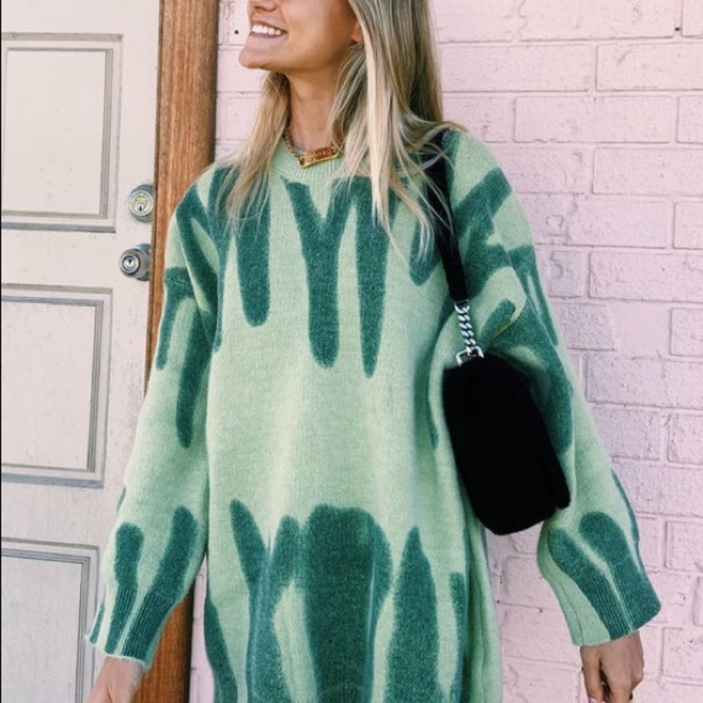 Verge Girl Along the Sidewalk Knit Green